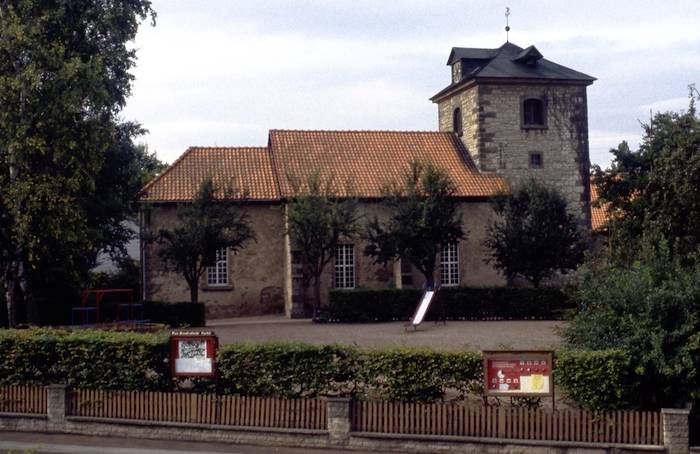 kirche-spielplatz.jpg kirche-spielplatz.jpg