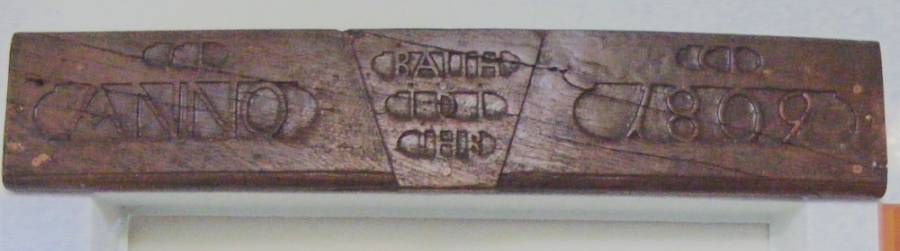 Türbalken des Lehrerhauses Türbalken des Lehrerhauses